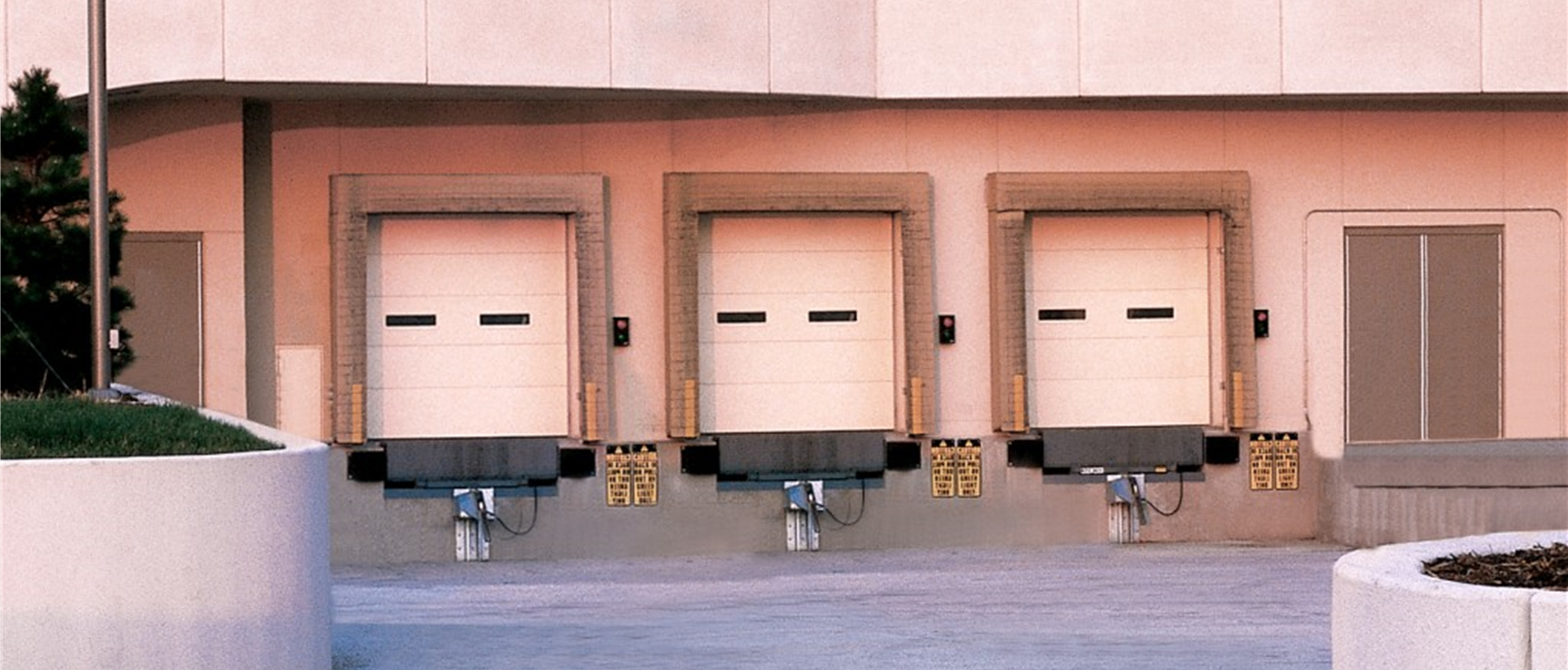 Non-Insulated Sectional Steel Doors, Overhead Door of Kearney™