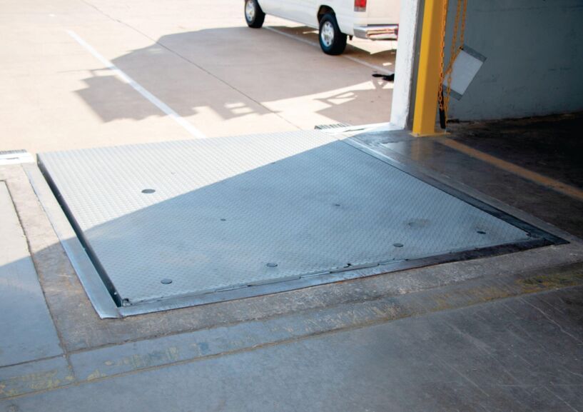 Mechanical Pit Leveler, Overhead Door Co. of Kearney™