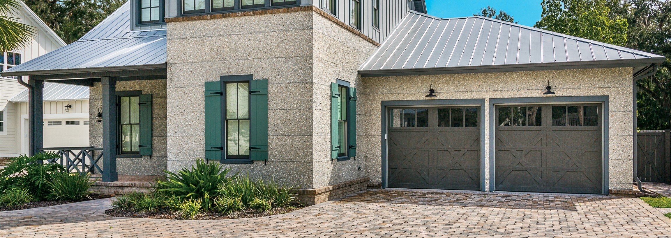 Signature® Carriage Wood Doors, Overhead Door of Kearney™