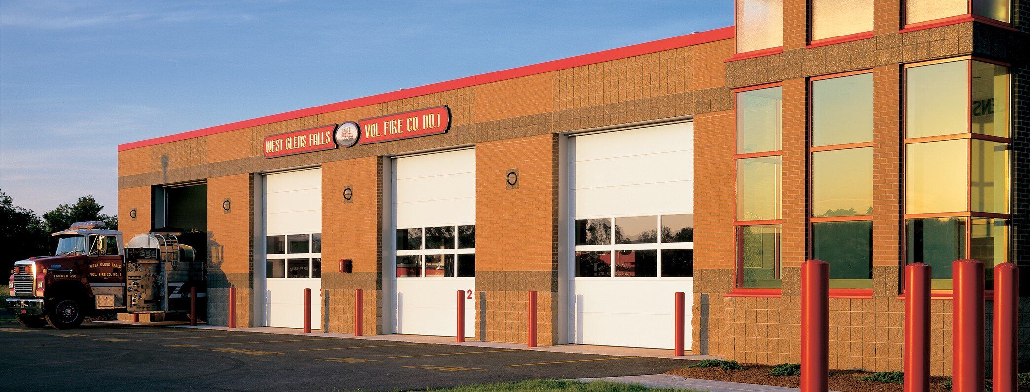 Thermacore® Sectional Steel Doors 596, Overhead Door. Kearney